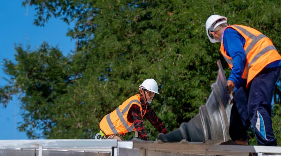 Professional new roof installation services in Ensenada, PR